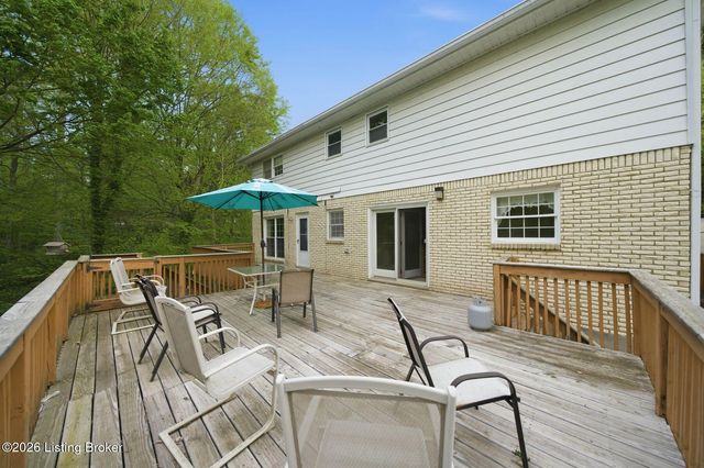 2804 Timber Hills Rd, Louisville, KY 40214