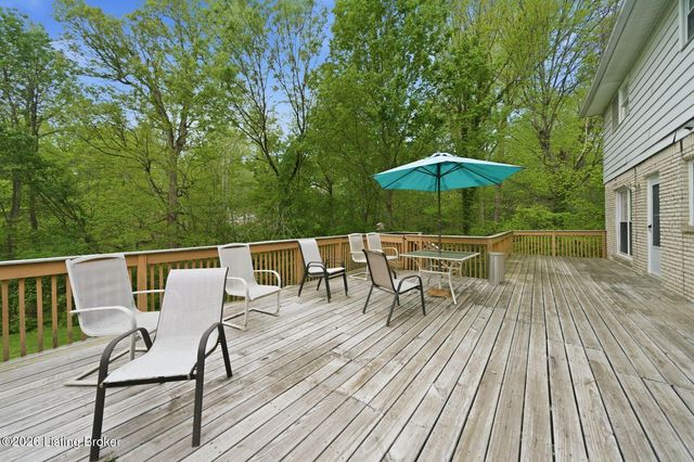 2804 Timber Hills Rd, Louisville, KY 40214
