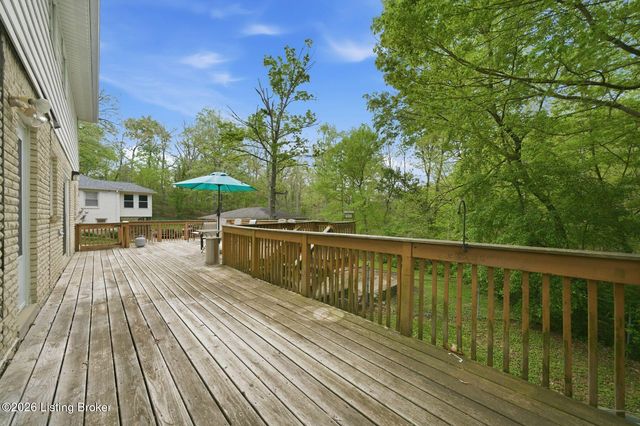 2804 Timber Hills Rd, Louisville, KY 40214