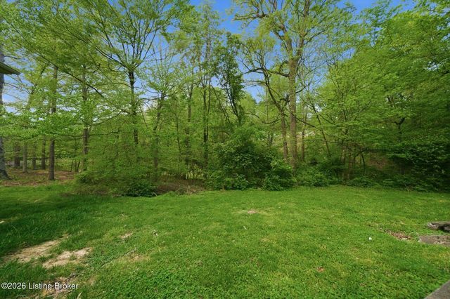 2804 Timber Hills Rd, Louisville, KY 40214