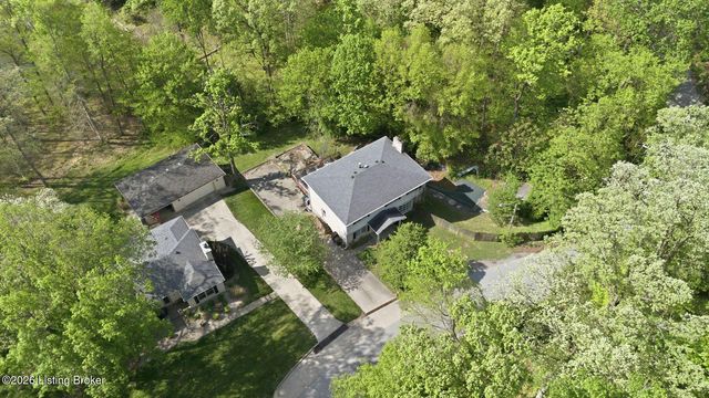 2804 Timber Hills Rd, Louisville, KY 40214