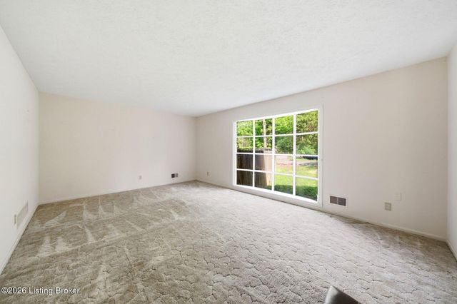2804 Timber Hills Rd, Louisville, KY 40214