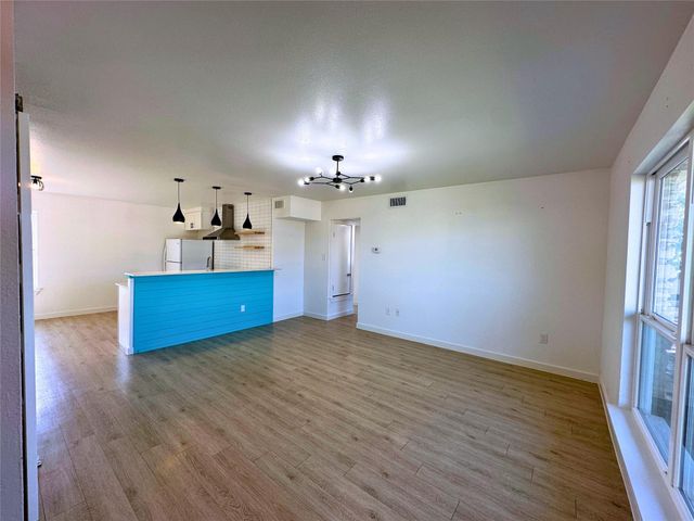 8603 Putnam DR 201, Austin, TX 78757