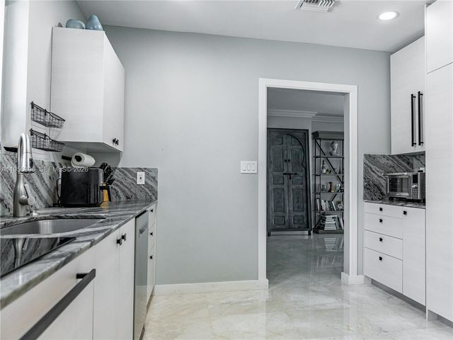 9117 Carlyle Ave, Surfside, FL 33154