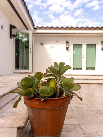 9117 Carlyle Ave, Surfside, FL 33154