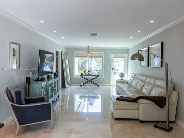 9117 Carlyle Ave, Surfside, FL 33154