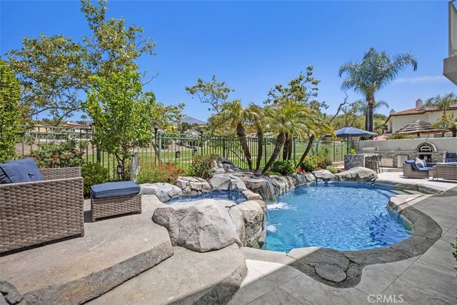 16 Golf Ridge Drive, Rancho Santa Margarita, CA 92679