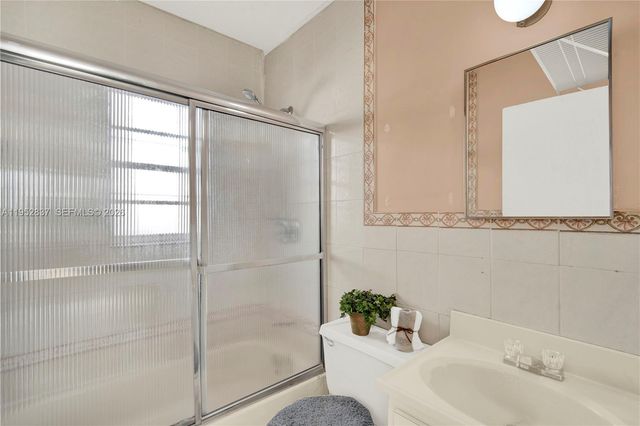 474 E 10th St, Hialeah, FL 33010