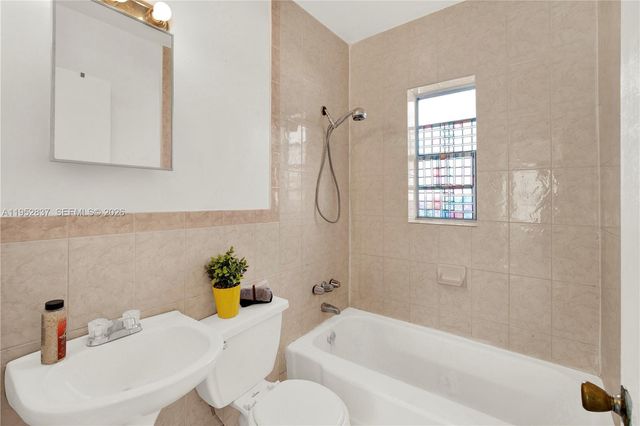 474 E 10th St, Hialeah, FL 33010