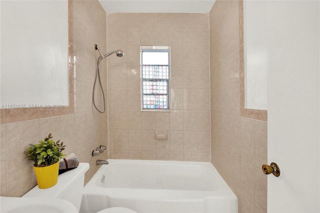 474 E 10th St, Hialeah, FL 33010