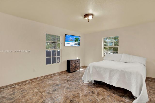 474 E 10th St, Hialeah, FL 33010