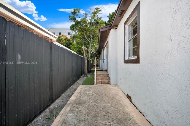 474 E 10th St, Hialeah, FL 33010