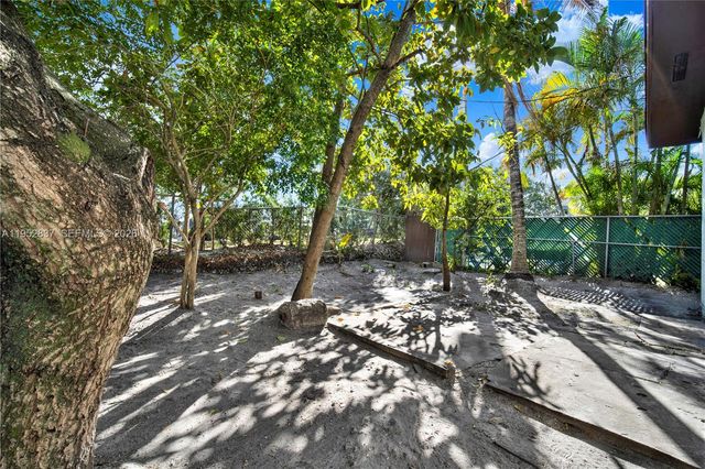 474 E 10th St, Hialeah, FL 33010