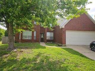 7023 Greenspoint Drive, Arlington, TX 76001