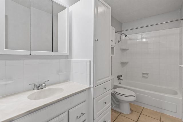 1825 E Peters Colony Road, Carrollton, TX 75007