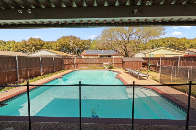 1825 E Peters Colony Road, Carrollton, TX 75007