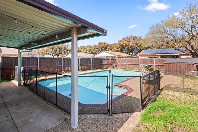 1825 E Peters Colony Road, Carrollton, TX 75007