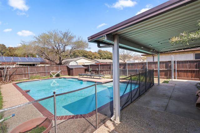 1825 E Peters Colony Road, Carrollton, TX 75007