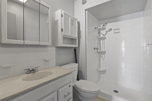 1825 E Peters Colony Road, Carrollton, TX 75007