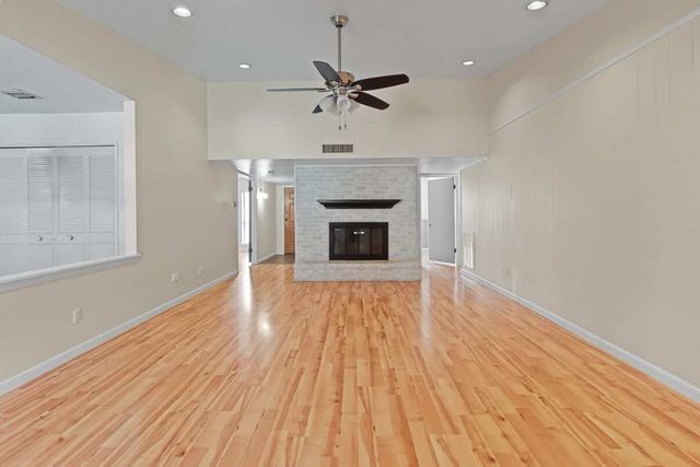 1825 E Peters Colony Road, Carrollton, TX 75007