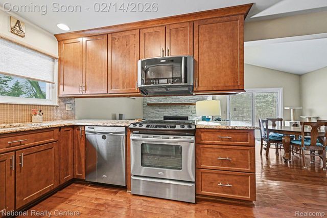 30028 Bobrich Court E, Livonia, MI 48152