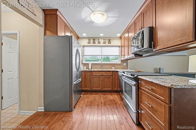 30028 Bobrich Court E, Livonia, MI 48152