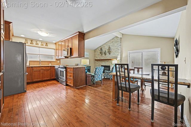 30028 Bobrich Court E, Livonia, MI 48152