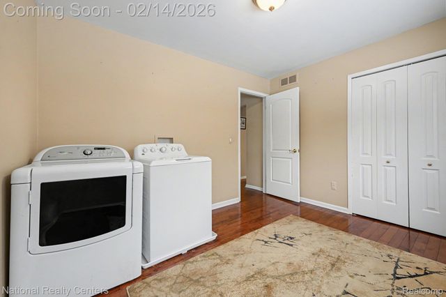 30028 Bobrich Court E, Livonia, MI 48152