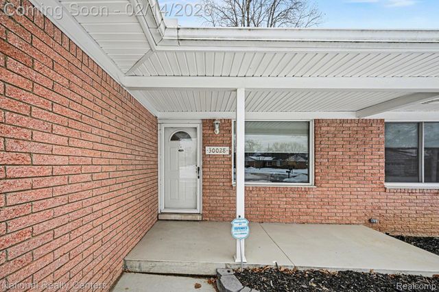 30028 Bobrich Court E, Livonia, MI 48152