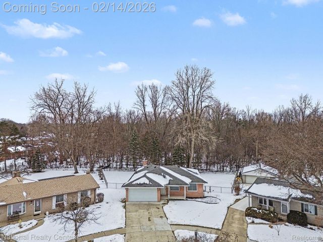 30028 Bobrich Court E, Livonia, MI 48152