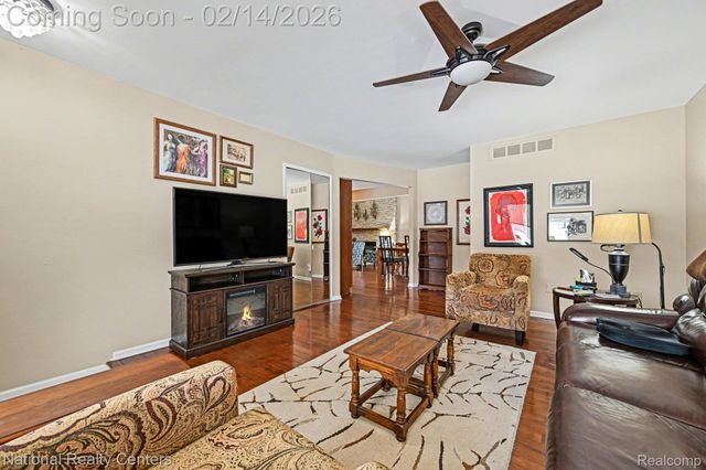 30028 Bobrich Court E, Livonia, MI 48152