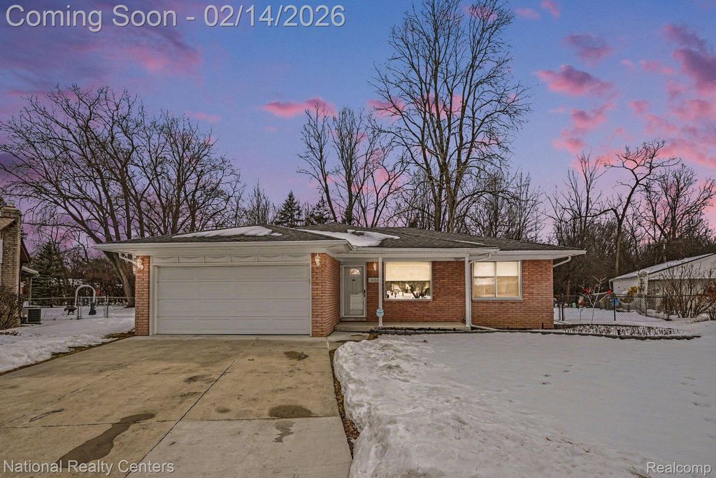 30028 Bobrich Court E, Livonia, MI 48152
