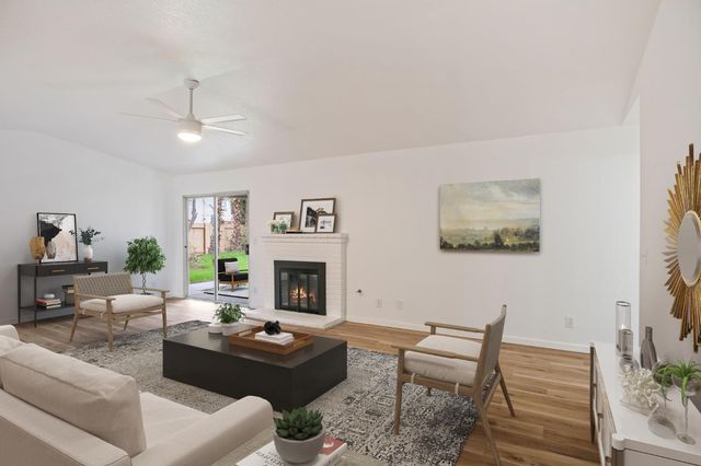 1010 Acaciawood Ct, Los Banos, CA 93635