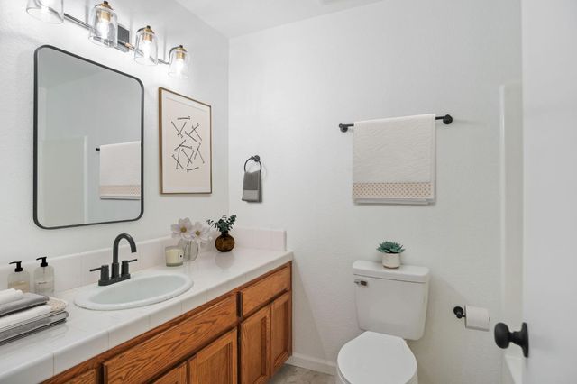 1010 Acaciawood Ct, Los Banos, CA 93635