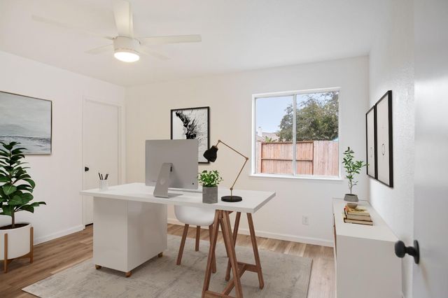 1010 Acaciawood Ct, Los Banos, CA 93635