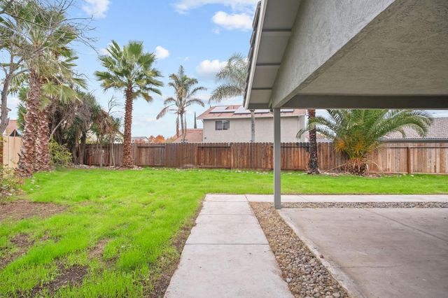 1010 Acaciawood Ct, Los Banos, CA 93635