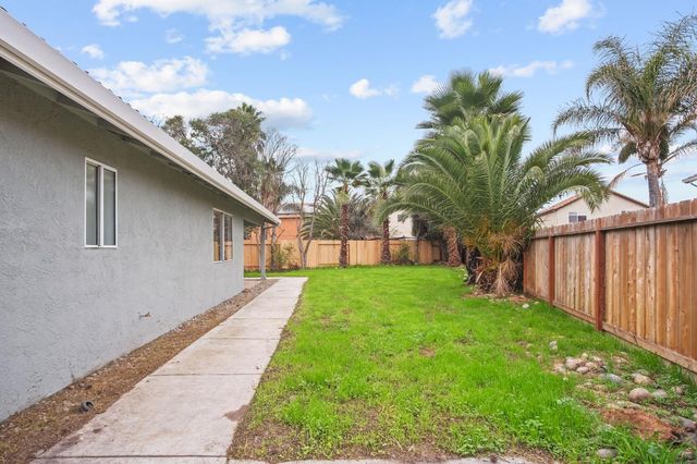 1010 Acaciawood Ct, Los Banos, CA 93635