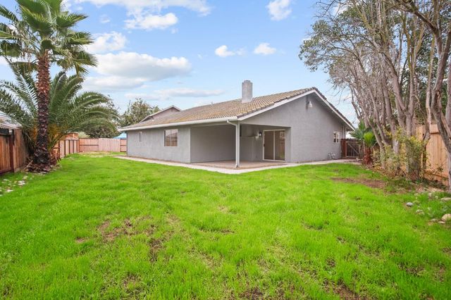 1010 Acaciawood Ct, Los Banos, CA 93635