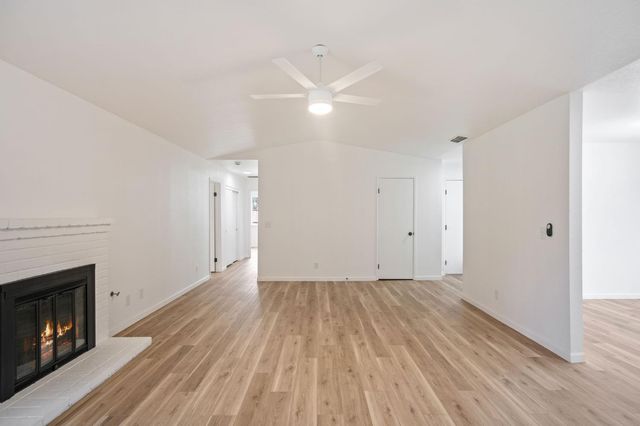 1010 Acaciawood Ct, Los Banos, CA 93635