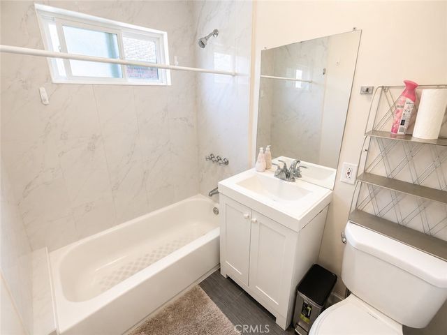 1425 W Gage Avenue, Los Angeles, CA 90047