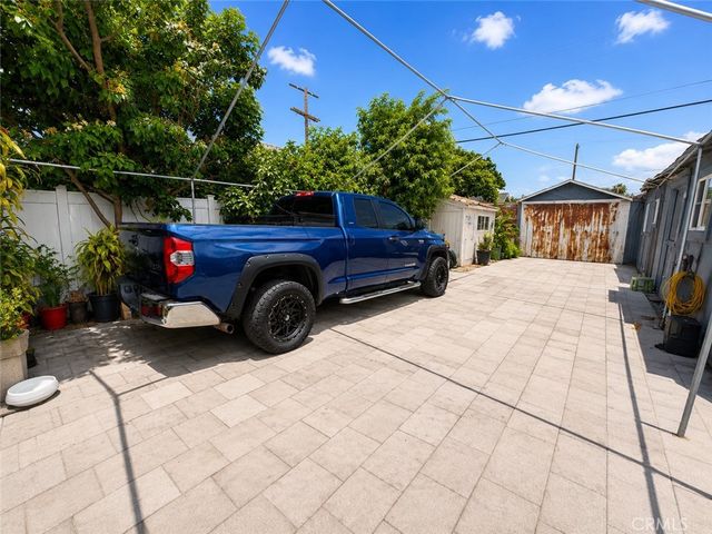 1425 W Gage Avenue, Los Angeles, CA 90047