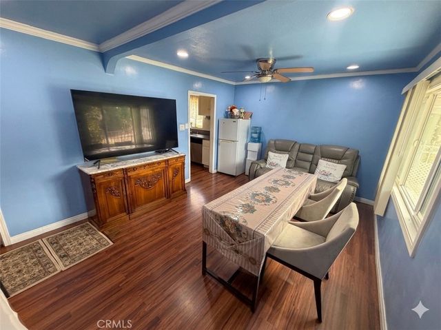 1425 W Gage Avenue, Los Angeles, CA 90047