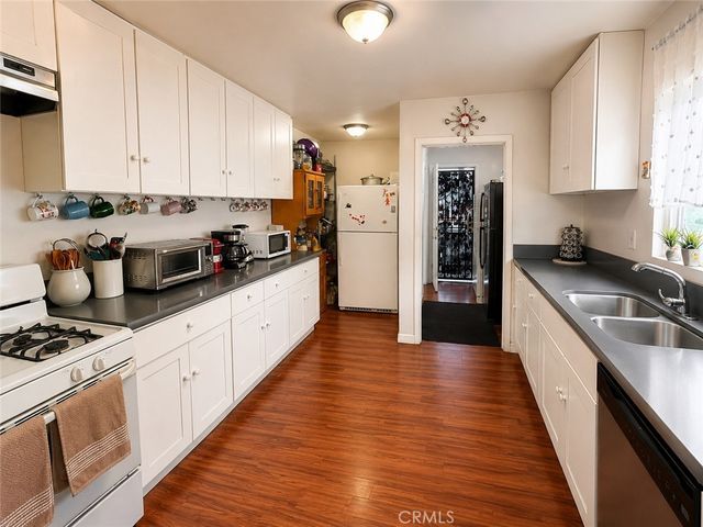 1425 W Gage Avenue, Los Angeles, CA 90047