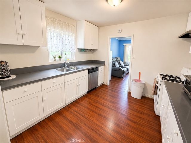 1425 W Gage Avenue, Los Angeles, CA 90047