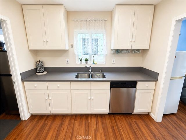 1425 W Gage Avenue, Los Angeles, CA 90047