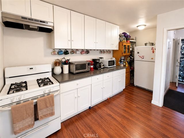 1425 W Gage Avenue, Los Angeles, CA 90047