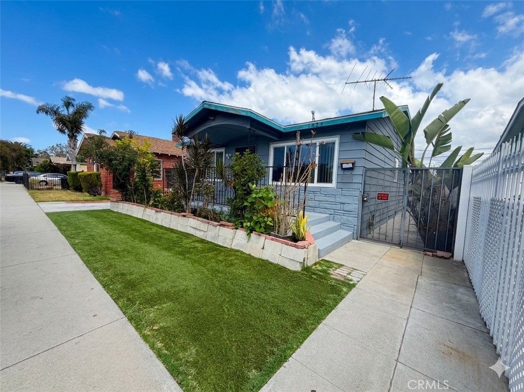 1425 W Gage Avenue, Los Angeles, CA 90047