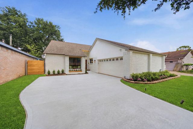 1838 Rock Fence Drive, Richmond, TX 77406