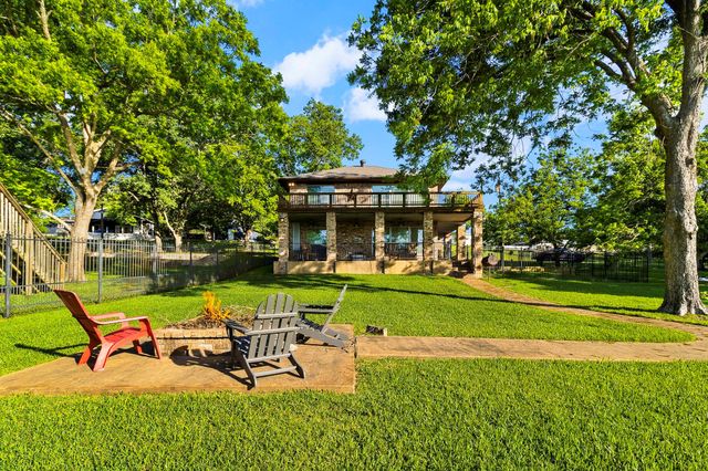 346 Shoreline Drive, Livingston, TX 77351