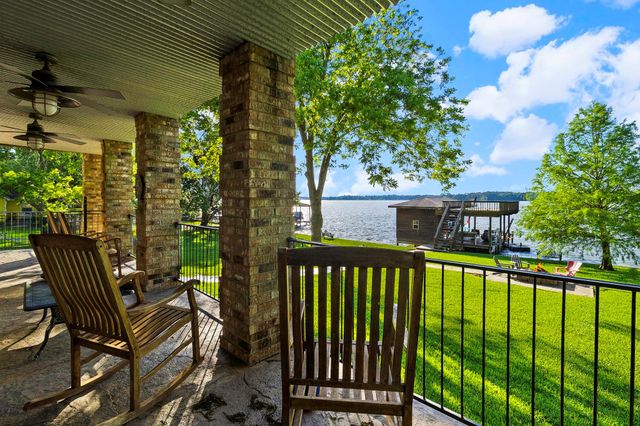 346 Shoreline Drive, Livingston, TX 77351